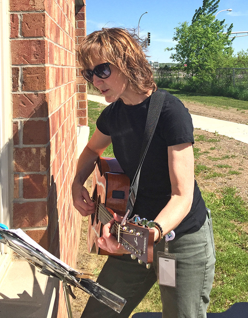 Music therapist spreads joy to hospice patients